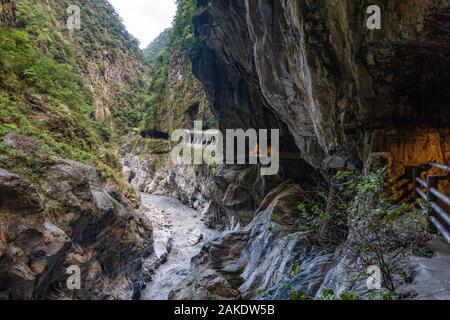 Der neue Tunnel mit Neun Kurven im Taroko-Nationalpark, Taiwan, der im Juni 2019 nach 6 Jahren Bauarbeiten zur Modernisierung wiedereröffnet wurde Stockfoto