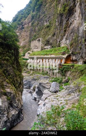 Der neue Tunnel mit Neun Kurven im Taroko-Nationalpark, Taiwan, der im Juni 2019 nach 6 Jahren Bauarbeiten zur Modernisierung wiedereröffnet wurde Stockfoto