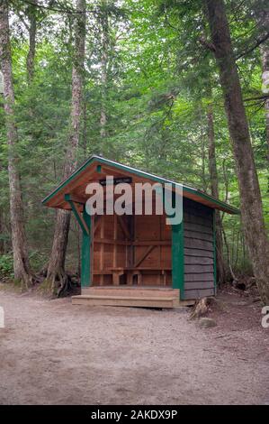 Tierheim Hütte bei Flume Gorge Nature Trail in New Hampshire Stockfoto