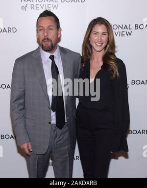 New York, USA. 08 Jan, 2020. NEW YORK, NEW YORK - Januar 08: Schauspieler Adam Sandler und seine Frau Jackie Sandler Der National Board of Review jährlichen Awards Gala in Cipriani 42nd Street am Januar 08, 2020 in New York City besuchen. Foto: Jeremy Smith/imageSPACE Credit: Imagespace/Alamy leben Nachrichten Stockfoto