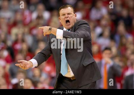 Madison, WI, USA. 8 Jan, 2020. Illinois Haupttrainer Kevin Underwood während der NCAA Basketball Spiel zwischen den Illinois Fighting Illini und die Wisconsin Badgers in der Kohl Center in Madison, WI. John Fisher/CSM/Alamy leben Nachrichten Stockfoto