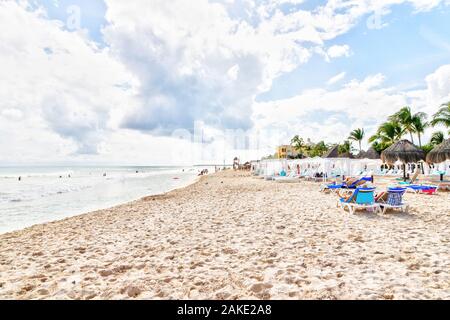 Tropische Strände der Riviera Maya in der Nähe von Cancun, Mexiko. Konzept der Sommerurlaub oder Winterurlaub in das Karibische Meer. Stockfoto