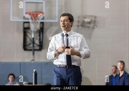 Bürgermeister Peter Buttigieg Holding einen Präsidentschaftswahlkampf Rally zu einem YMCA in Fort Madison, Iowa, USA. Stockfoto