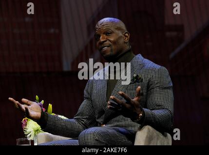 Las Vegas, USA. 8 Jan, 2020. Schauspieler Terry Crews spricht auf der Bühne während der NBCUniversal Grundsatzrede auf der 2020 International CES, im Park MGM Theater in Las Vegas, Nevada am Mittwoch, 8. Januar 2020. Foto von James Atoa/UPI Quelle: UPI/Alamy leben Nachrichten Stockfoto