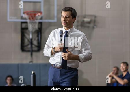 Bürgermeister Peter Buttigieg Holding einen Präsidentschaftswahlkampf Rally zu einem YMCA in Fort Madison, Iowa, USA. Stockfoto