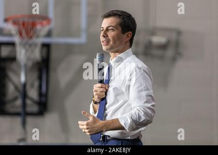 Bürgermeister Peter Buttigieg Holding einen Präsidentschaftswahlkampf Rally zu einem YMCA in Fort Madison, Iowa, USA. Stockfoto