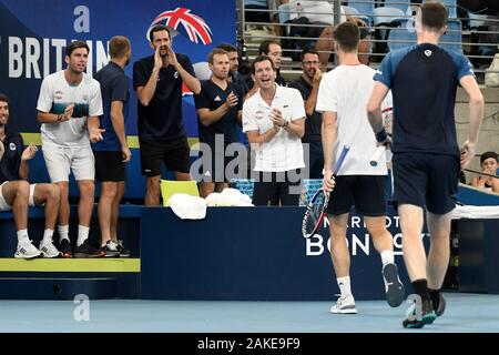 Sydney, Australien. 9. Januar 2020; Sydney Olympic Park Tennis Centre, Sydney, New South Wales, Australien; ATP-wm Australien, Sydney, Tag 7; Großbritannien gegen Australien; Jamie Murray und Joe Salisbury in Großbritannien gegen Nick Kyrgios und Alex de Minaur von Australien; Tim Henman, Kapitän der Mannschaft Großbritannien applaudiert Jamie Murray und Joe Salisbury Großbritannien - Redaktionelle Verwendung Credit: Aktion Plus Sport Bilder/Alamy leben Nachrichten Stockfoto