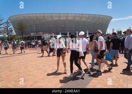 Kapstadt Stadion, Green Point, Südafrika, wo Massen von Menschen anreisen, um ihre Mannschaft zu unterstützen, während der Rugby Sevens Turnier oder Sport Event Stockfoto