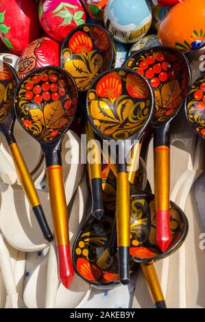 Alte hölzerne Malerei Kunsthandwerk stil Löffel und nationalen Ornament. Stockfoto