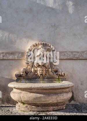 Brunnen in der Nähe des Campo dei Fiori in Rom, Italien Stockfoto