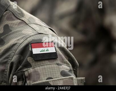 Flagge von Irak in Uniform. Republik Irak. Armee, Bundeswehr, Soldaten. Collage. Stockfoto