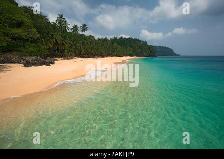 Strand im Norden der Insel Principe, der Demokratischen Republik Sao Tome und Principe, Golf von Guinea. Stockfoto