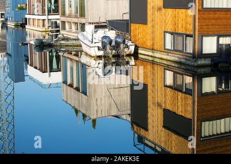 Schwimmende Häuser in IJburg, Amsterdam, Niederlande, Mai 2013. Stockfoto