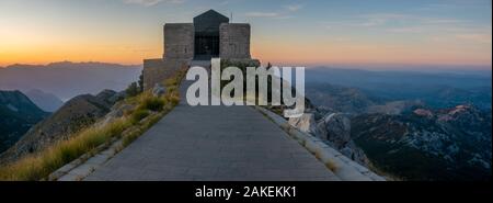 Aussichtspunkt im Nationalpark Lovcen in Montenegro. Mausoleum von Peter II Petrovic-Niegosz Stockfoto