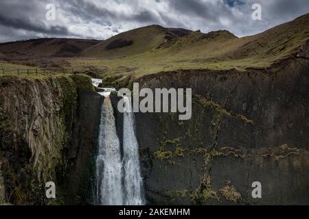 Die speke Mühle Mund Wasserfall in der Nähe von Hartland Quay, Devon, UK, März Stockfoto