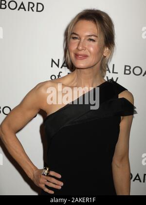 Januar 8, 2020, New York City, New York, USA: Schauspieler RENEE ZELLWEGER nimmt an den National Board of Review jährlichen Awards Gala in Cipriani 42nd Street statt. (Bild: © Nancy Kaszerman/ZUMA Draht) Stockfoto