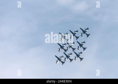 Flughafen Linate Mailand, Italien, 12. Oktober 2019 - Militär Jet der italienischen Kunstflugstaffel militärische Team 'Pan' Durchführung schließen diamond Formation an der Airshow, Sho Stockfoto