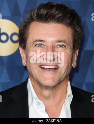 Pasadena, USA. 08 Jan, 2020. PASADENA, LOS ANGELES, Kalifornien, USA - Januar 08: Robert Herjavec kommt an ABC des Fernsehens der TCA Winter Press Tour 2020 im Langham Huntington Hotel statt am 8. Januar 2020 in Pasadena, Los Angeles, Kalifornien, Vereinigte Staaten. (Foto von Xavier Collin/Image Press Agency) Quelle: Bild Presse Agentur/Alamy leben Nachrichten Stockfoto