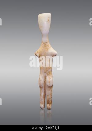 Abstrakte Figur, Kykladen Louris Typ, von Naxos, 2800-2500 v. Chr., Museum für Kykladische Kunst in Athen, gegen grauen Hintergrund. Die Figur hat keine Fac Stockfoto