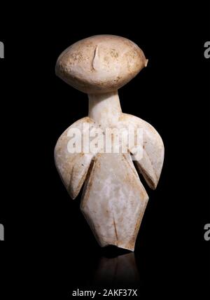 Antike griechische Kykladen-Figur, Kilia Typ ('Stargazer'). Kilia, Gallipoli, Türkei, ca. 4360-3500 v. Chr.. Museum für Kykladische Kunst in Athen, gegen blac Stockfoto