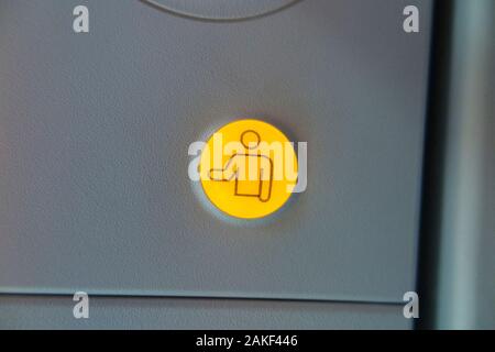 Schaltfläche, um die Flugbegleiter über Passagier-/Passagiersitz in einem Airbus A319- oder A320-Flugzeug/Flugzeug/Flugzeug/Flugzeug anzurufen. (115) Stockfoto