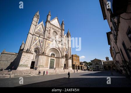 Orvieto. Umbrien. Außenansicht von Orvieto Kathedrale (Duomo di Orvieto; Basilika Kathedrale Santa Maria Assunta), Gotik, erbaut 1290-1591, Pia Stockfoto