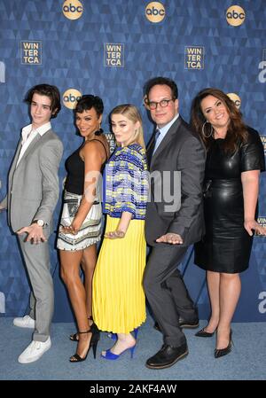 Passadena, Ca. 8 Jan, 2020. Daniel DiMaggio, Carly Hughes, Meg Donnelly, Katy Mixon, Diedrich Bader, an das ABC des Fernsehens Winter Presse Tour 2020 im Langham Huntington in Pasadena am 8. Januar 2020. Credit: Faye Sadou/Medien Punch/Alamy leben Nachrichten Stockfoto