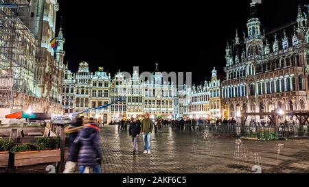 Brüssel, Belgien, Italien, 15. November 2019: Night Shot von beleuchteten Fassaden auf dem Grand Place oder den Platz auch in Englisch oder Grote Markt oder Gr verwendet Stockfoto