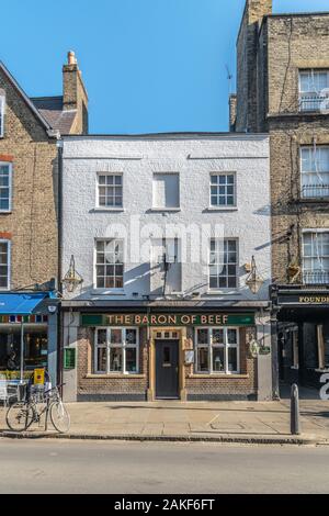 Großbritannien, England, Cambridgeshire, Cambridge, Bridge Street, der Baron von Rindfleisch Pub Stockfoto