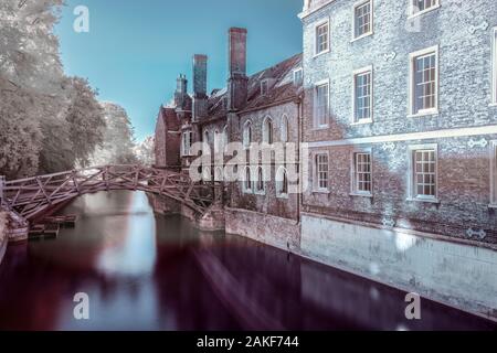 Großbritannien, England, Cambridgeshire, Cambridge, Fluss Cam, Queens' College, mathematische Brücke Stockfoto