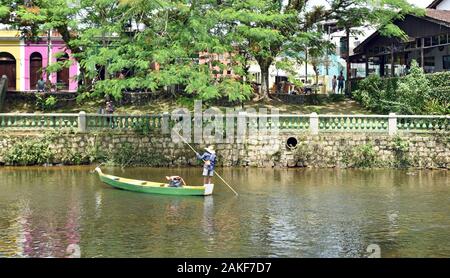 Fluss in morrentes Brasil in einem sonnigen Szene Stockfoto