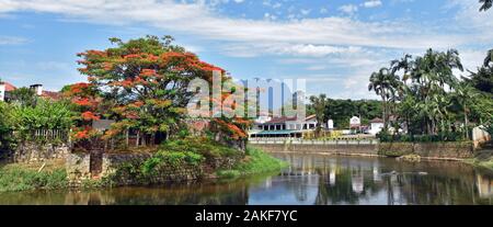 Fluss in morrentes Brasil in einem sonnigen Szene Stockfoto