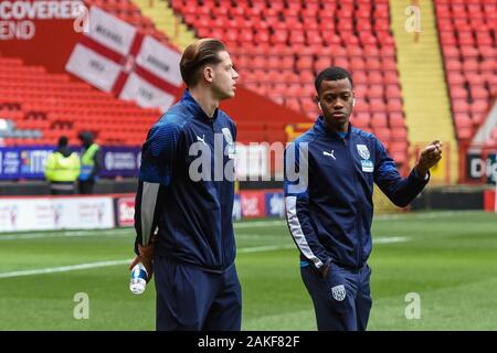 5. Januar 2020, das Tal, London, England; Emirates FA Cup, Charlton Athletic v West Bromwich Albion: Westbrom player prüfen Sie die Tonhöhe vor ko Credit: Phil Westlake/News Bilder Stockfoto