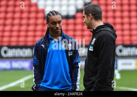 5. Januar 2020, das Tal, London, England; Emirates FA Cup, Charlton Athletic v West Bromwich Albion: Westbrom player prüfen Sie die Tonhöhe vor ko Credit: Phil Westlake/News Bilder Stockfoto