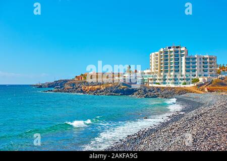 Der Atlantische Ozean und das Resort Hotels an der Küste von Teneriffa, Kanarische Inseln Stockfoto