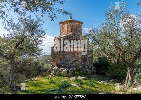 Die kleine Kirche von Agios Nikolaos, auf dem Rand des äußeren Mani Dorf Exochori, wo der Autor Bruce Chatwin der Asche begraben wurden. Mani Peni Stockfoto