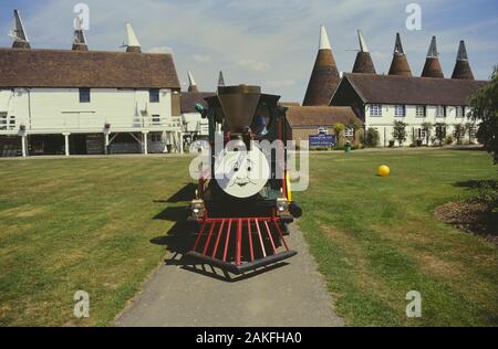 Land Zug, den Hop Farm Family Park, offiziell als Whitbread Hop Farm, Beltring, Kent, England, UK bekannt. Ca. 1990 Stockfoto