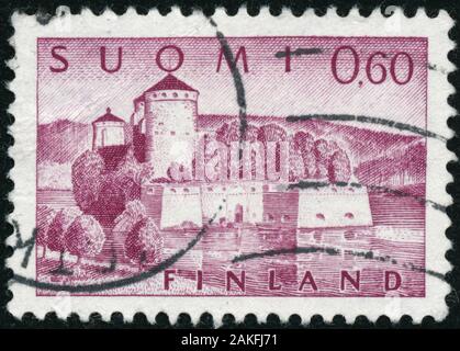 Poltawa, Ukraine - 8. Januar 2020. Vintage Stempel in Finnland ca. 1963 zeigen Schloss gedruckt Stockfoto