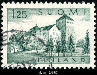 Poltawa, Ukraine - 8. Januar 2020. Vintage Stempel in Finnland ca. 1963 zeigen Schloss gedruckt Stockfoto