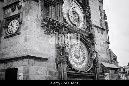 Prag, Tschechische Republik - 27. Dezember 2019: Altes Rathaus Rathausturm, der Astronomischen Uhr (Prager Orloj) Stockfoto