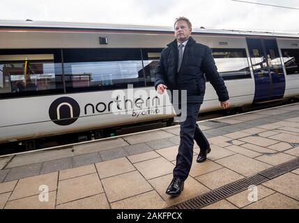 Verkehrsminister Grant Shapps visits Bahnhof Leeds, wie es bekannt ist, dass die Nördliche Rail Franchise wird nur in der Lage sein, für eine Reihe von Monaten fortsetzen. Stockfoto