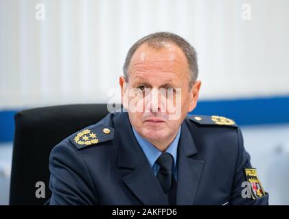 Mainz, Deutschland. 09 Jan, 2020. Reiner Hamm, Polizeichef im Polizeipräsidium in Mainz, sitzt an der Polizei Zentrale in Mainz. Credit: Andreas Arnold/dpa/Alamy leben Nachrichten Stockfoto