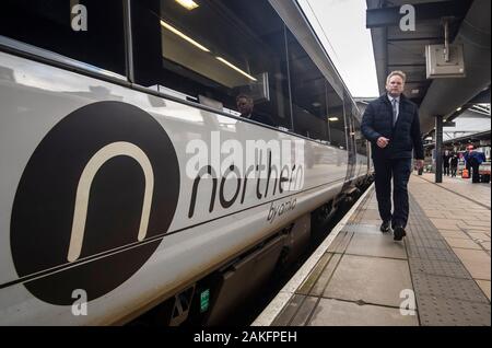 Verkehrsminister Grant Shapps visits Bahnhof Leeds, wie es bekannt ist, dass die Nördliche Rail Franchise wird nur in der Lage sein, für eine Reihe von Monaten fortsetzen. Stockfoto