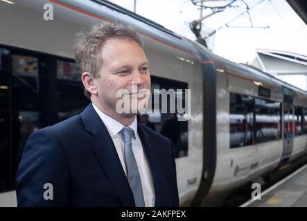 Verkehrsminister Grant Shapps visits Bahnhof Leeds, wie es bekannt ist, dass die Nördliche Rail Franchise wird nur in der Lage sein, für eine Reihe von Monaten fortsetzen. Stockfoto