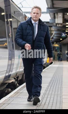 Verkehrsminister Grant Shapps visits Bahnhof Leeds, wie es bekannt ist, dass die Nördliche Rail Franchise wird nur in der Lage sein, für eine Reihe von Monaten fortsetzen. Stockfoto