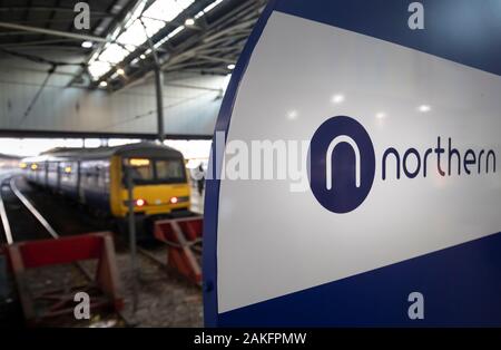 Eine nördliche Schild am Bahnhof Leeds wie es ist bekannt, dass die Northern Rail Franchise wird nur in der Lage sein, für eine Reihe von Monaten fortsetzen. Stockfoto