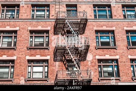 Hausfassade mit einem Brand Leiter eines Gebäudes in San Francisco, Kalifornien, USA Stockfoto