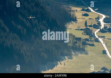 Hubschrauber starten in Lauterbrunnen Tal Stockfoto