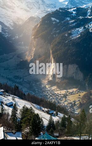 Dramatische Licht über Lauterbrunnental auf einem schönen Wintermorgen Stockfoto