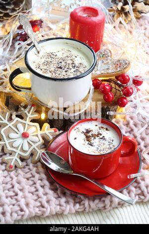 Weihnachten noch Leben mit Cappuccino Stockfoto